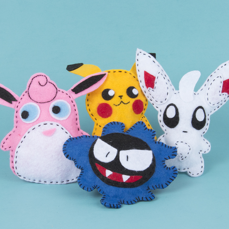 Pokémonfiguren naaien van vilt. Knutselen voor kinderen.