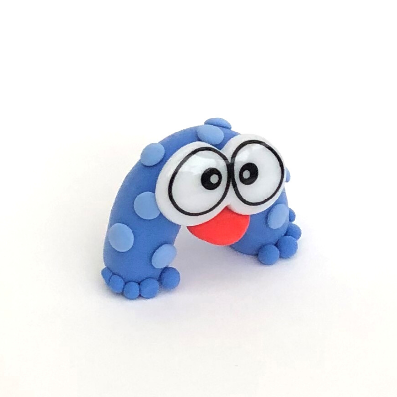 silk-clay-blau-zweibeinige-figur Tipps zum Basteln mit Knete Figuren aus Silk Clay