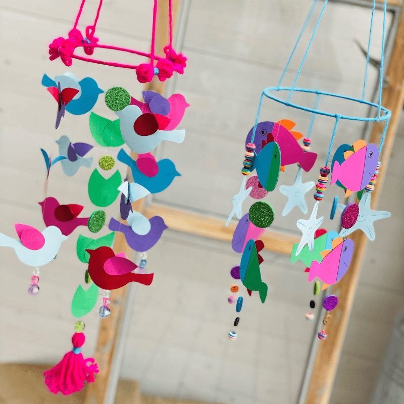 knutselen met papier voor kinderen een mobile met vissen of vogels maken