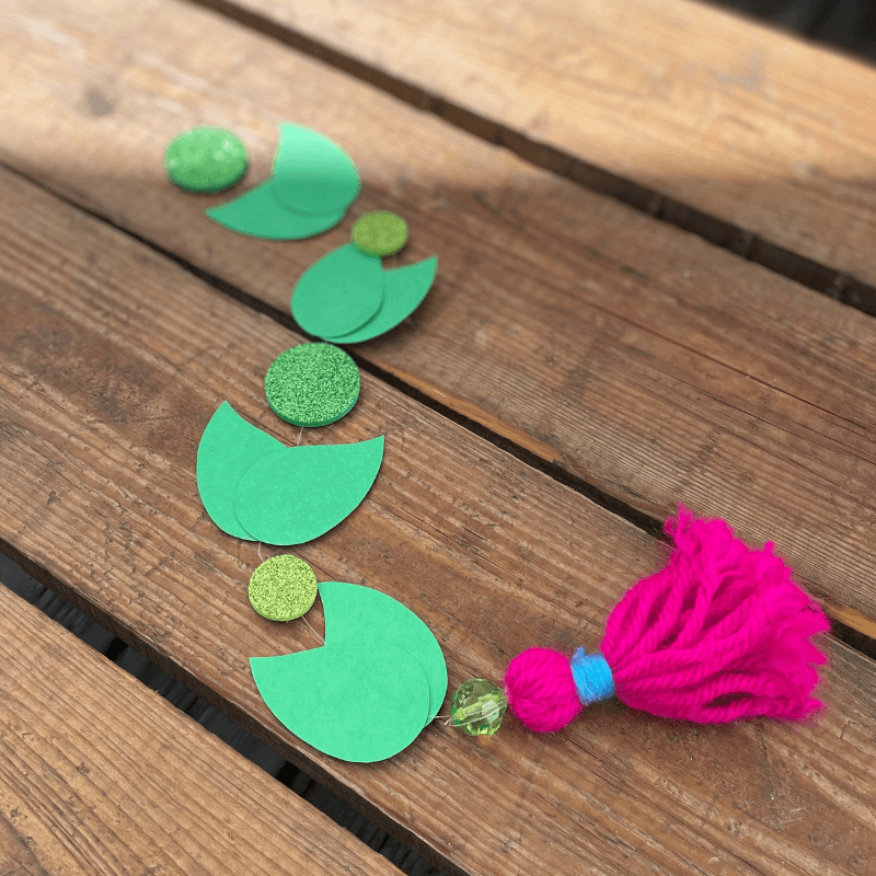 Girlande mit Blättern Papierbasteln für Kinder