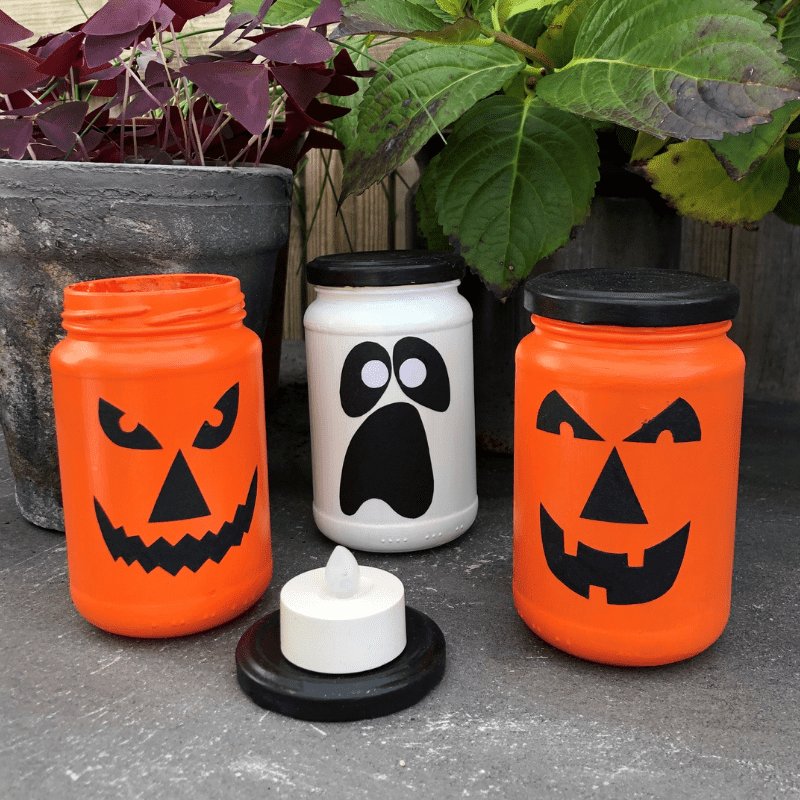 Halloween crafts glass jar lanterns