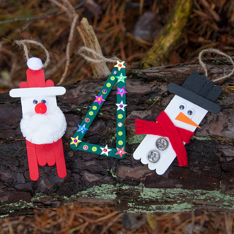 faites des créations de Noël en bâtonnets d’esquimaux, lutin, sapin, bonhomme de neige
