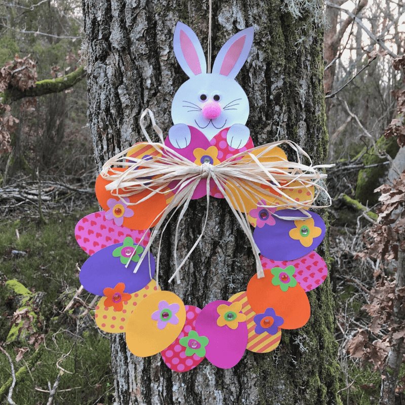 Easter craft ideas paper egg wreath</p>
<p>